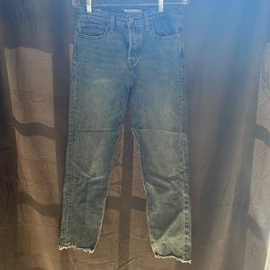 Levi Strauss wedgie style size 28 4 button front jeans